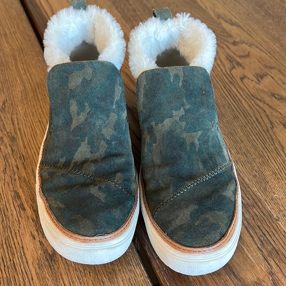 Women’s TOMS slip on size 5.5 - Picture 1 of 4